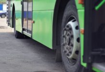 В Актобе девушка выпала из движущегося автобуса В Актобе девушка выпала из движущегося автобуса