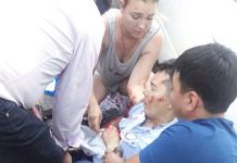 В сети опубликовали видео, как прохожие оказывают первую помощь раненым полицейским в Алматы В сети опубликовали видео