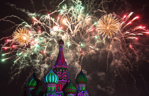 Казахстанцы порадовали москвичей зрилищным фейерверком Казахстанцы порадовали москвичей зрилищным фейерверком