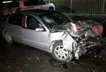 В Алматы лихач на Nissan сгрёб три авто и пешехода у кафе В Алматы лихач на Nissan сгрёб три авто и пешехода у кафе