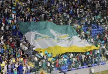 Служащие Нацгвардии грубо растолкали радующихся победе болельщиков ФК «Астана» Служащие Нацгвардии грубо растолкали радующихся победе болельщиков ФК "Астана"