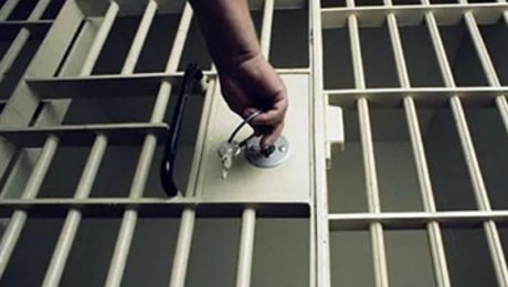 В Рудном осужден педофил, надругавшийся над собственной дочерью В Рудном осужден педофил