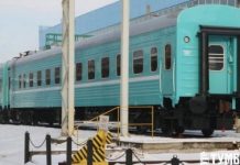 Пассажирский поезд Актобе — Актау из-за ремонтных работ более 5 часов простоял в степи Пассажирский поезд Актобе - Актау из-за ремонтных работ более 5 часов простоял в степи