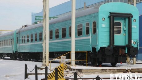 Пассажирский поезд Актобе — Актау из-за ремонтных работ более 5 часов простоял в степи Пассажирский поезд Актобе - Актау из-за ремонтных работ более 5 часов простоял в степи