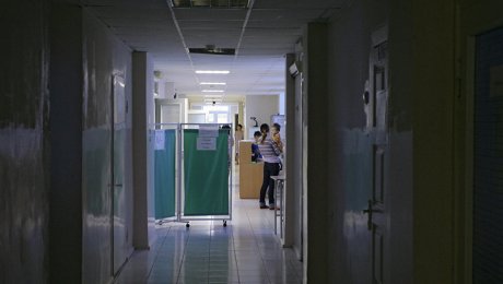 Три человека, заболевших сибирской язвой, выписаны из больницы в Караганде Три человека