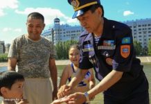 Столичные спасатели знакомят с правилами безопасности на воде Столичные спасатели знакомят с правилами безопасности на воде