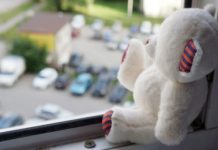 Двухлетний ребенок погиб, упав из окна 12 этажа в Алматы Двухлетний ребенок погиб