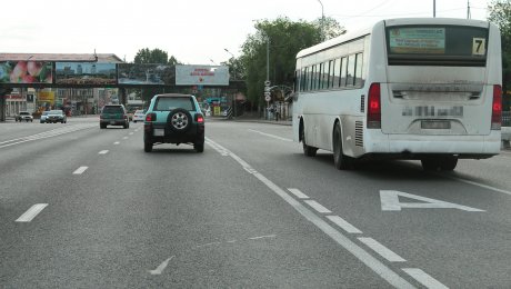 В Алматы на спецполосе для автобусов с момента ее введения выявили около 400 нарушений В Алматы на спецполосе для автобусов с момента ее введения выявили около 400 нарушений