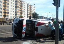 В Астане в результате ДТП перевернулась машина скорой помощи В Астане в результате ДТП перевернулась машина скорой помощи