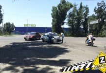 В Алматы водитель минивэна, совершая левый поворот, попал в ДТП В Алматы водитель минивэна