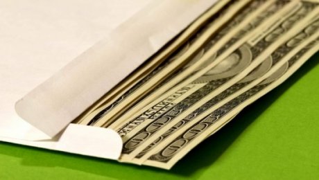 В Алматы мужчина, подозреваемый в кражах, предлагал полицейскому взятку — 3 тыс. долларов В Алматы мужчина