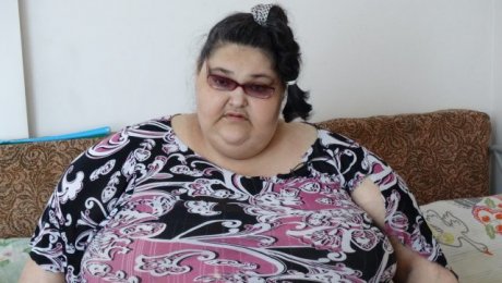 350-килограммовая жительница Костаная просит о помощи 350-килограммовая жительница Костаная просит о помощи