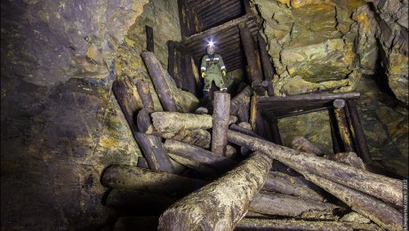 Черные старатели выбросили в овраг тело соучастника, погибшего при спуске в шахту Черные старатели выбросили в овраг тело соучастника