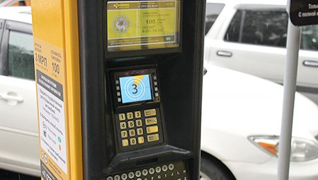 Парковка около акимата Алматы вскоре станет платной Парковка около акимата Алматы вскоре станет платной