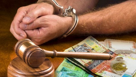 В Астане на крупной взятке поймали сотрудника органа внутренних дел В Астане на крупной взятке поймали сотрудника органа внутренних дел