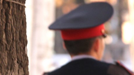 Полиция: Женщина, выпавшая из окна дома в Актау, собиралась покончить жизнь самоубийством Полиция: Женщина