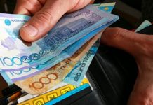 Жезқазғанда полиция лейтенантын 100 мың теңге пара алып жатқ… Жезқазғанда полиция лейтенантын 100 мың теңге пара алып жатқ...