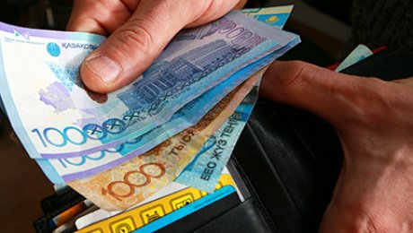 Жезқазғанда полиция лейтенантын 100 мың теңге пара алып жатқ… Жезқазғанда полиция лейтенантын 100 мың теңге пара алып жатқ...