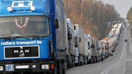 Казахстанские фуры скопились на российско-белорусской границе Казахстанские фуры скопились на российско-белорусской границе