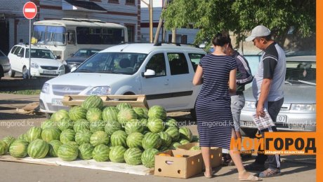 Полосатый рейд: арбузы с нитратами угрожают здоровью уральцев Полосатый рейд: арбузы с нитратами угрожают здоровью уральцев