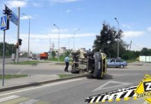 В Алматы Mercedes-рефрижератор опрокинулся в результате столкновения с КамАЗом В Алматы Mercedes-рефрижератор опрокинулся в результате столкновения с КамАЗом