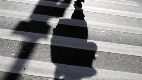 Қарағандыда 60 жастағы жаяу жүргіншіні автобус қағып к… Қарағандыда 60 жастағы жаяу жүргіншіні автобус қағып к...