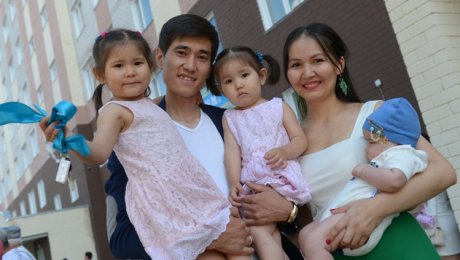 Ключи от 105 квартир вручили новоселам в Павлодаре Ключи от 105 квартир вручили новоселам в Павлодаре