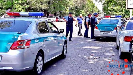 В Алматы закрыты некоторые отделения банков, торговые центры и кинотеатры В Алматы закрыты некоторые отделения банков