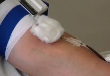 Алматинцы сдают кровь для пострадавших полицейских Алматинцы сдают кровь для пострадавших полицейских