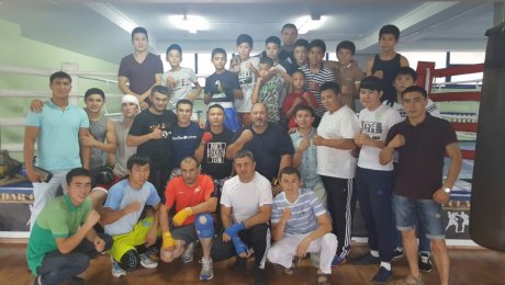 Батыр Джукембаев и Абылайхан Хусаимов провели открытую тренировку в Алматы Батыр Джукембаев и Абылайхан Хусаимов провели открытую тренировку в Алматы