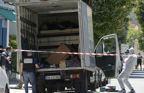 Казахстанские студентки рассказали, как спаслись во время теракта в Ницце Казахстанские студентки рассказали