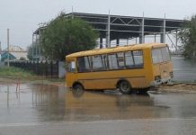 В Актобе десятки авто пострадали из-за аномального ливня В Актобе десятки авто пострадали из-за аномального ливня
