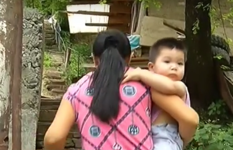 Отчаявшиеся жители предгорных районов Алматы возвращаются в свои аварийные дома Отчаявшиеся жители предгорных районов Алматы возвращаются в свои аварийные дома