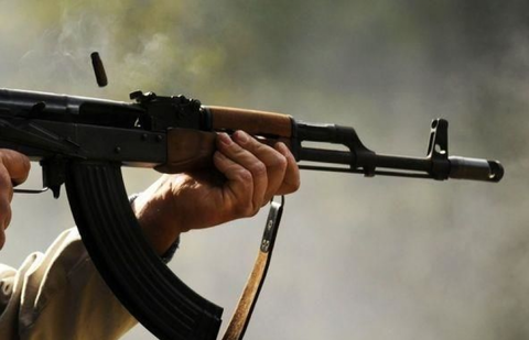 В Алматы мужчина с автоматом открыл стрельбу у Никольского рынка В Алматы мужчина с автоматом открыл стрельбу у Никольского рынка