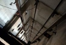 Шымкентские спасатели достали из шахты лифта упавшего мужчину Шымкентские спасатели достали из шахты лифта упавшего мужчину