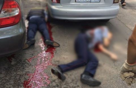 Видео с телами расстрелянных в Алматы полицейских появилось в сети Видео с телами расстрелянных в Алматы полицейских появилось в сети