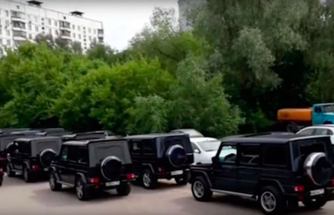 На 30 автомобилях Gelandewagen проехались выпускники Академии ФСБ по Москве На 30 автомобилях Gelandewagen проехались выпускники Академии ФСБ по Москве