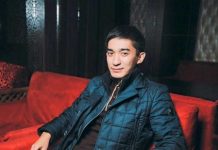 В сети набирает популярность видео астанчанина, проспорившего пари и исполнившего песню Шукенова В сети набирает популярность видео астанчанина