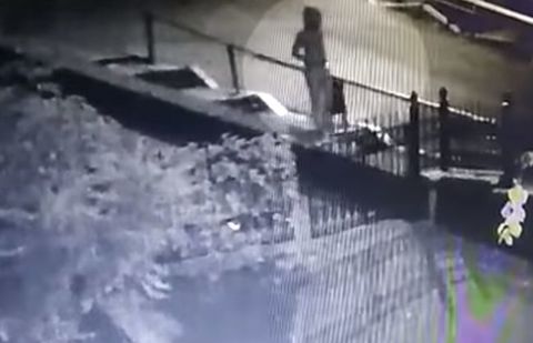 В сети появились кадры закладки бомбы под машину журналиста Шеремета В сети появились кадры закладки бомбы под машину журналиста Шеремета