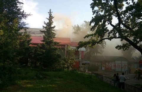 Пожарные тушили общественный фонд Кунаева в Алматы Пожарные тушили общественный фонд Кунаева в Алматы