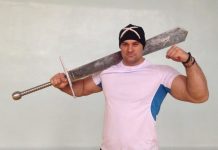 Новый рекорд по завязыванию гвоздей в узел установил казахстанец Новый рекорд по завязыванию гвоздей в узел установил казахстанец