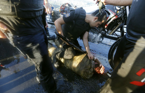 Жертвами попытки военного переворота в Турции стали 90 человек, более 1500 военных арестованы Жертвами попытки военного переворота в Турции стали 90 человек