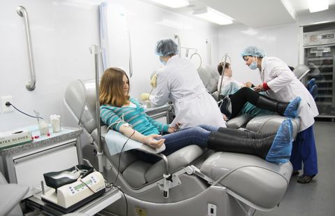 250 алматинцев сдали 50 литров крови для пострадавших во время теракта 250 алматинцев сдали 50 литров крови для пострадавших во время теракта