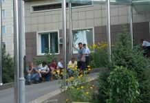 Один из пострадавших во время перестрелки в Алматы полицейский месяц назад вышел на пенсию Один из пострадавших во время перестрелки в Алматы полицейский месяц назад вышел на пенсию