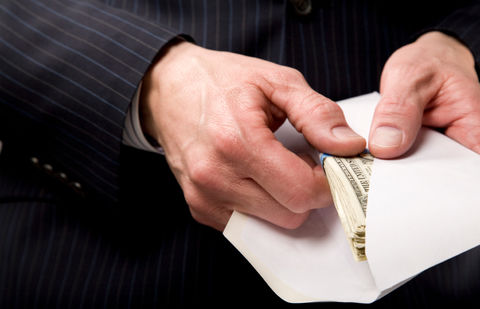 В Шымкенте за поборы арестовали руководителей Комитета оплаты медицинских услуг В Шымкенте за поборы арестовали руководителей Комитета оплаты медицинских услуг