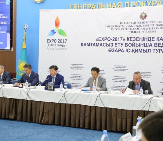 Асанов рассматривает возможность ограничения въезда иногородних машин в Астану Асанов рассматривает возможность ограничения въезда иногородних машин в Астану