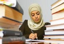 В России разразился скандал из-за абитуриентки в хиджабе В России разразился скандал из-за абитуриентки в хиджабе