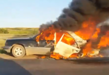 На трассе под Карагандой сняли на видео объятый пламенем Mercedes На трассе под Карагандой сняли на видео объятый пламенем Mercedes