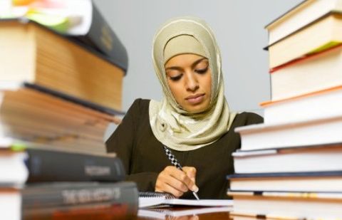 В России разразился скандал из-за абитуриентки в хиджабе В России разразился скандал из-за абитуриентки в хиджабе