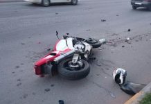 Мотоциклист в Караганде на ровном месте спровоцировал аварию, в которой сам же и пострадал Мотоциклист в Караганде на ровном месте спровоцировал аварию